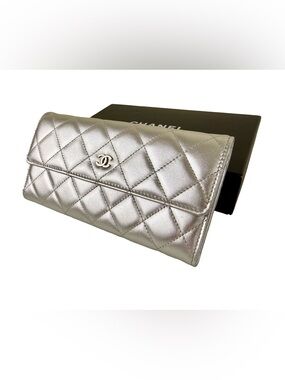 CHANEL SILVER METALLIC LAMBSKIN QUILTED LONG WALLET